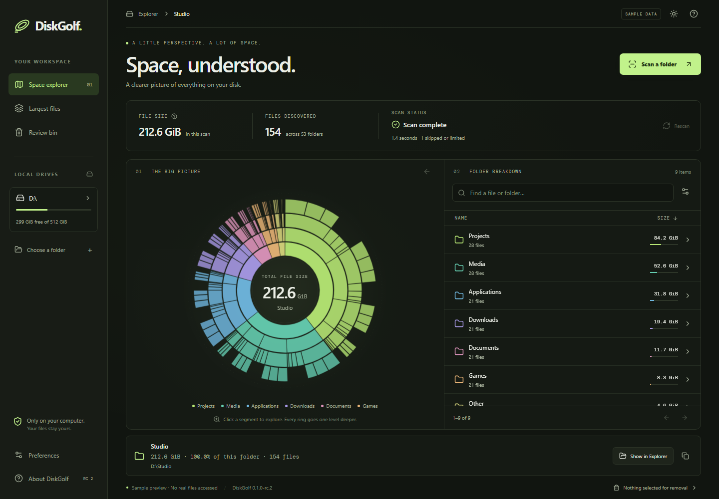 DiskGolf dark theme: circular disk map and folder sizes using sample data